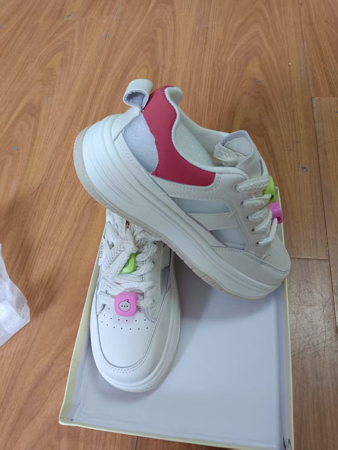 时尚百搭流行女鞋