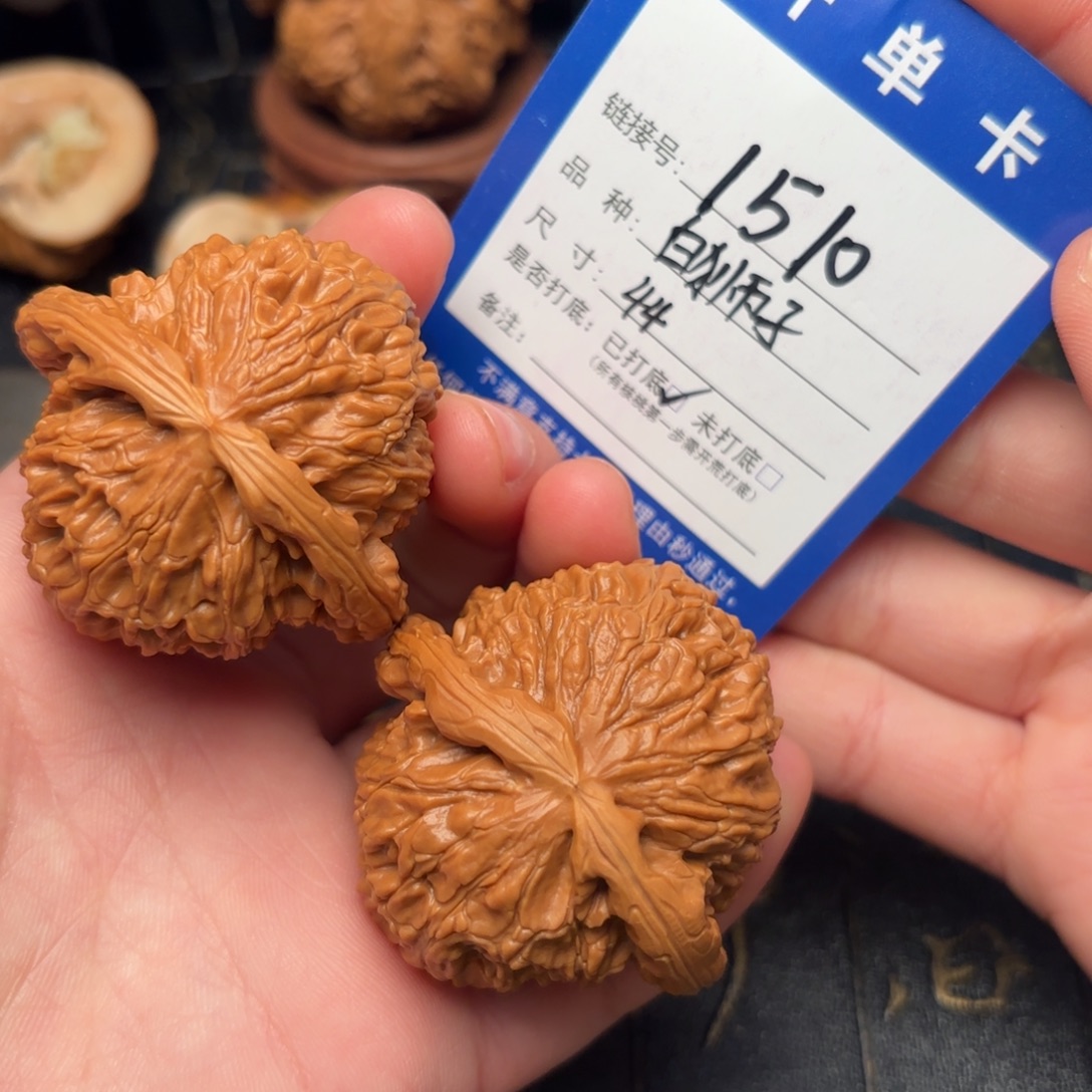 文玩核桃吊坠白狮子