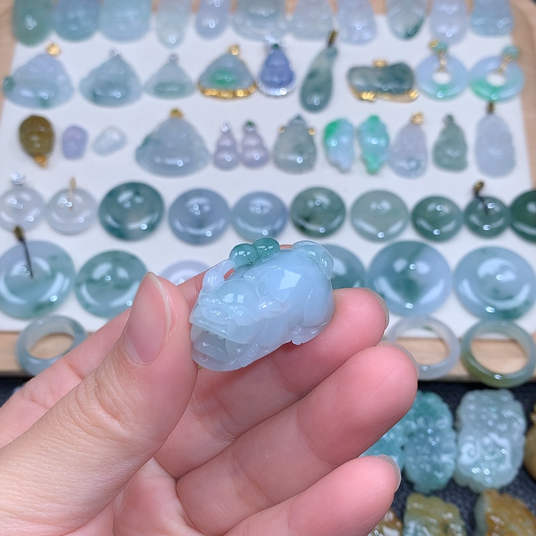 翡翠颈饰未镶嵌吊坠