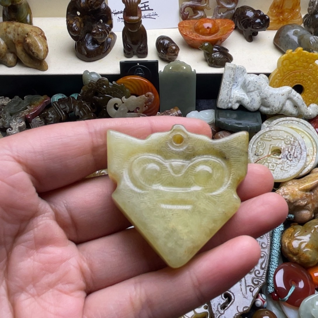 蛇纹石玉未镶嵌颈饰