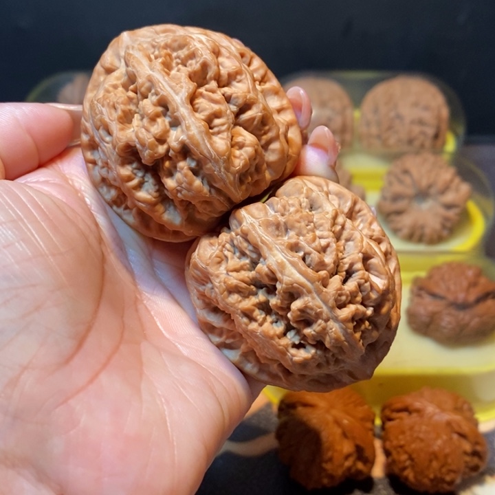 文玩核桃吊坠粗筋46全家福