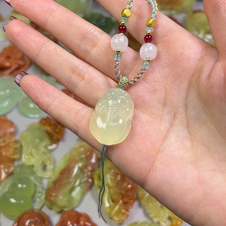 蛇纹石玉吊坠(赠链)未镶嵌