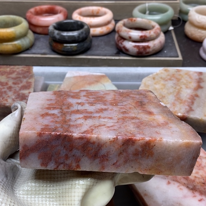 石英岩玉未镶嵌私人定制无裂不退换踏雪定制无裂不退换