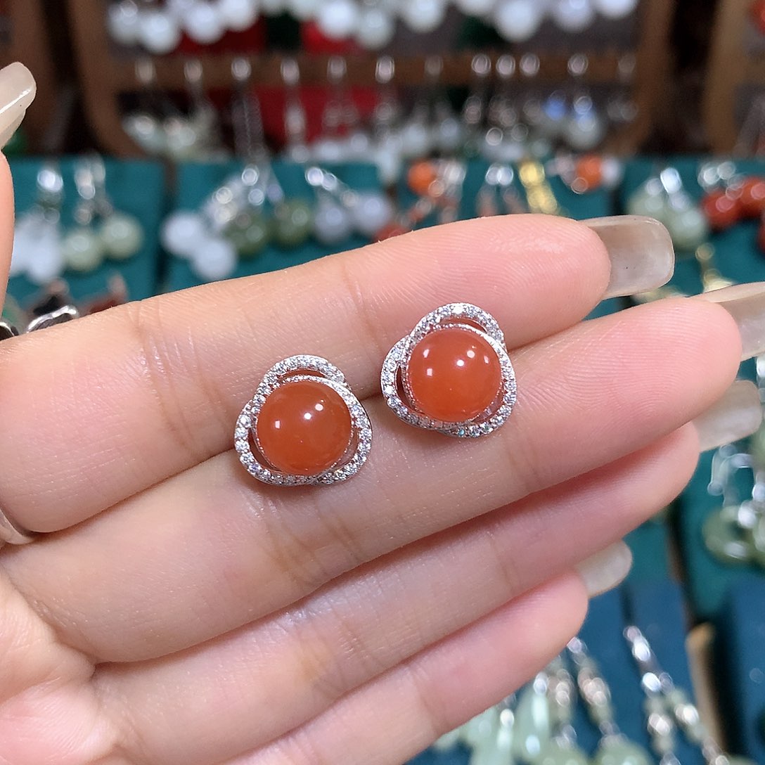 南红玛瑙耳饰银S925镶嵌卡8左右