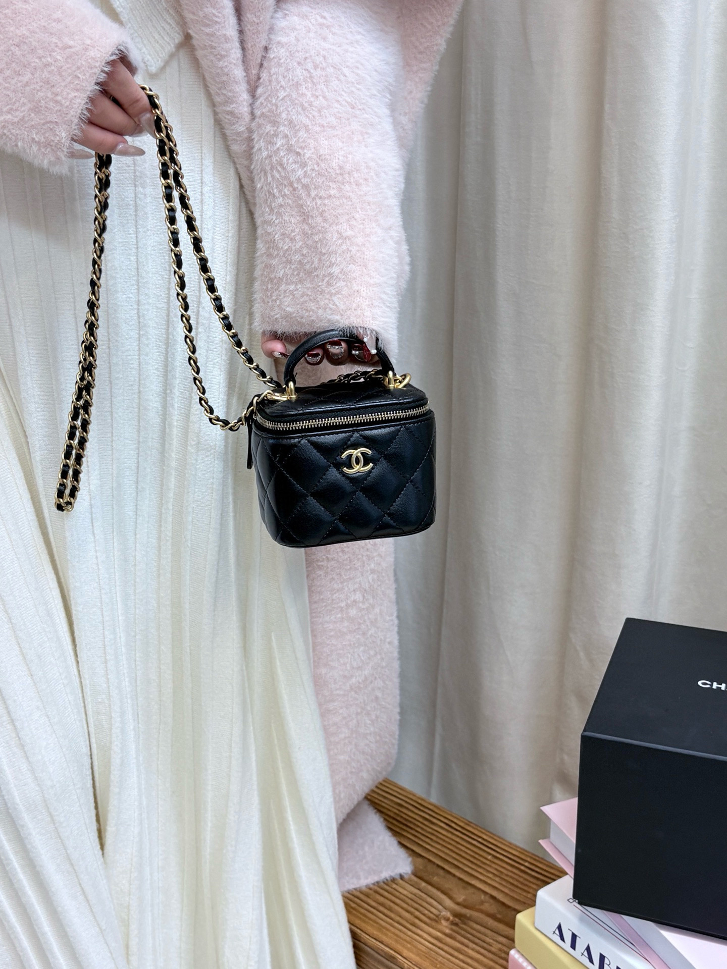 95新 Chanel/香奈儿 chanel 黑金小盒子手提斜挎包