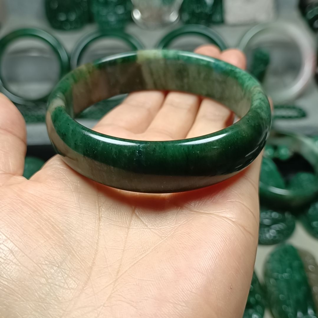 独山玉手镯未镶嵌生****光