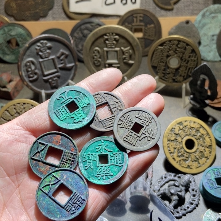 行***里铜现代工艺品仿制品