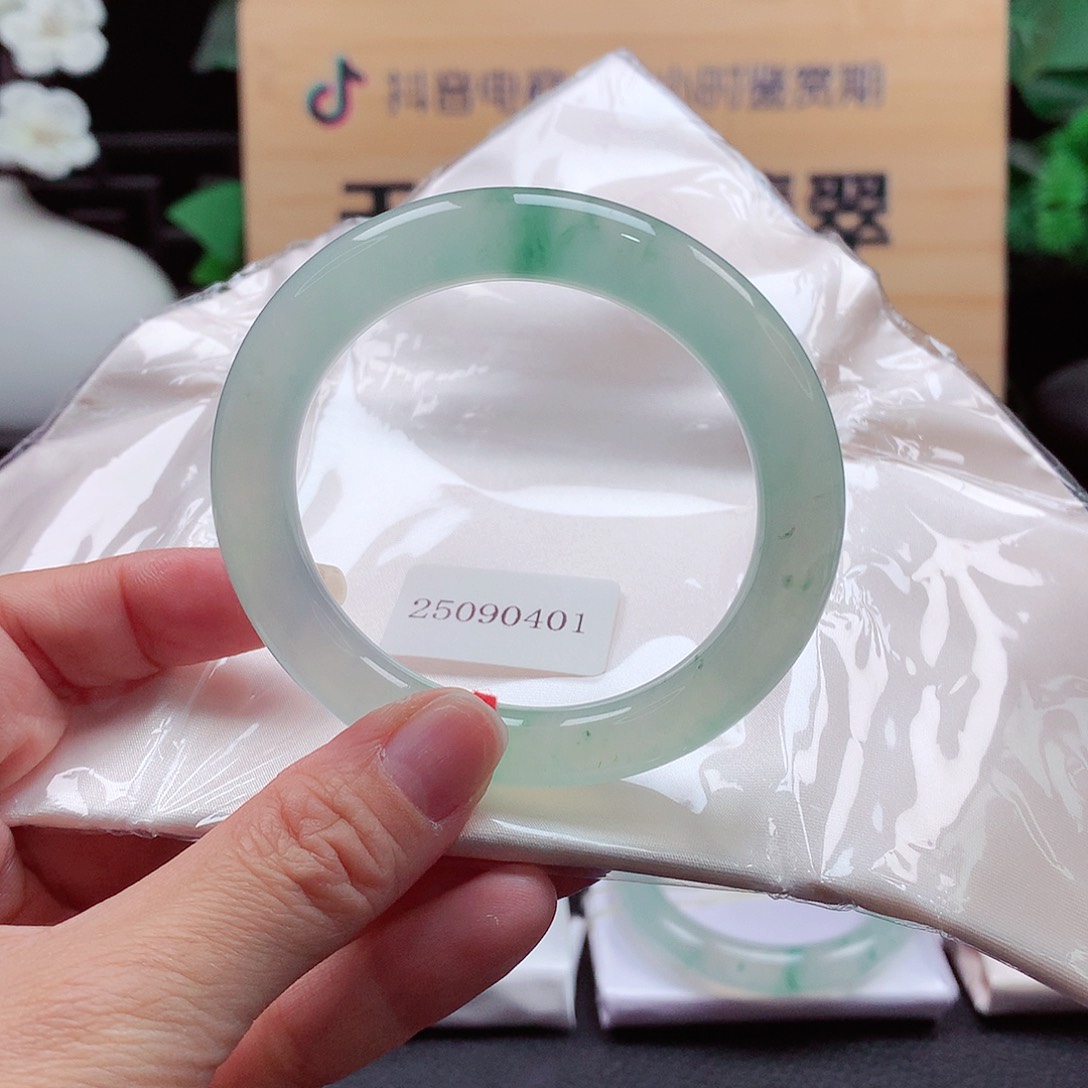 未镶嵌手镯（圆镯）翡翠93号，天然A货翡翠手镯