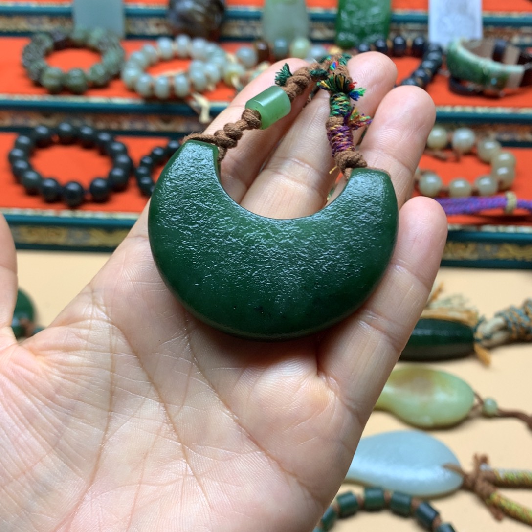 徒***河颈饰未镶嵌和田玉