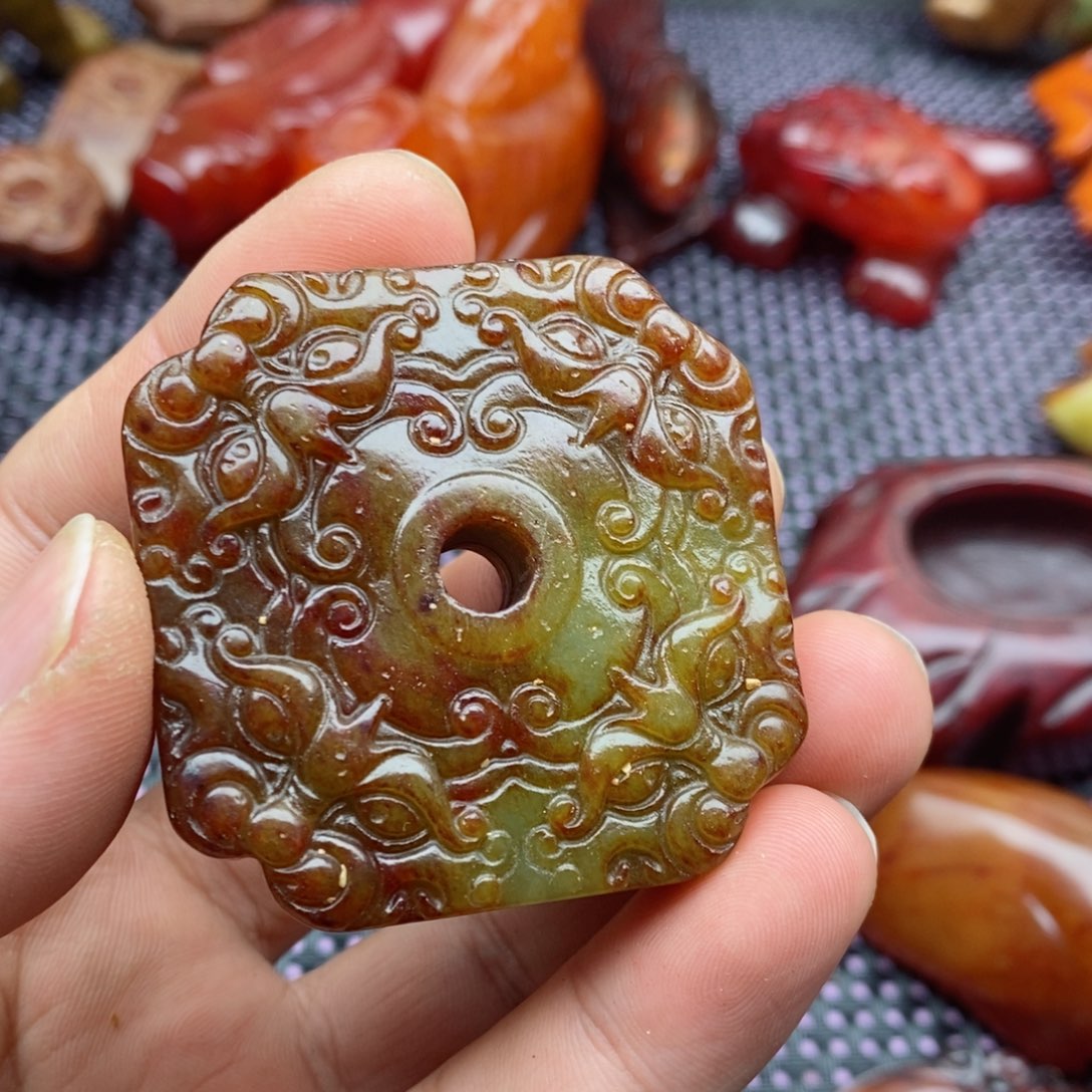 蛇纹石玉颈饰未镶嵌