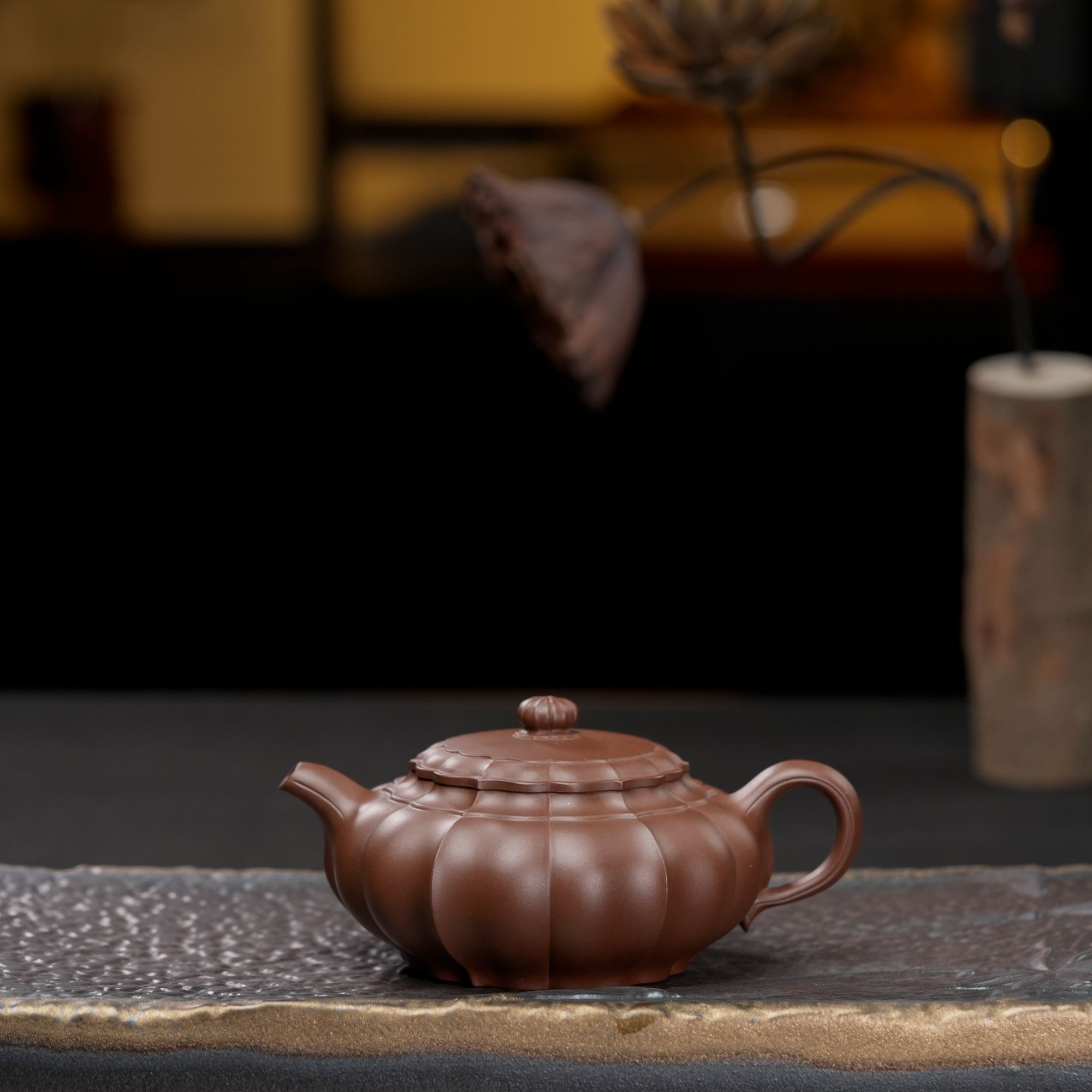 《莲台居士》黄龙山原矿紫泥 260CC 作者 吴美群 半手工紫砂壶