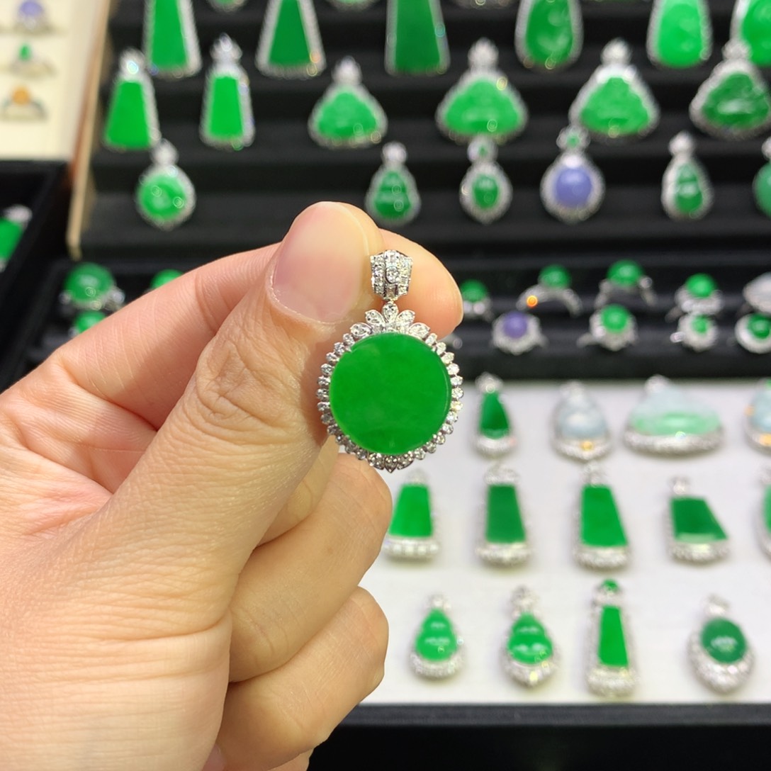 翡翠吊坠(不含链)18K金镶嵌