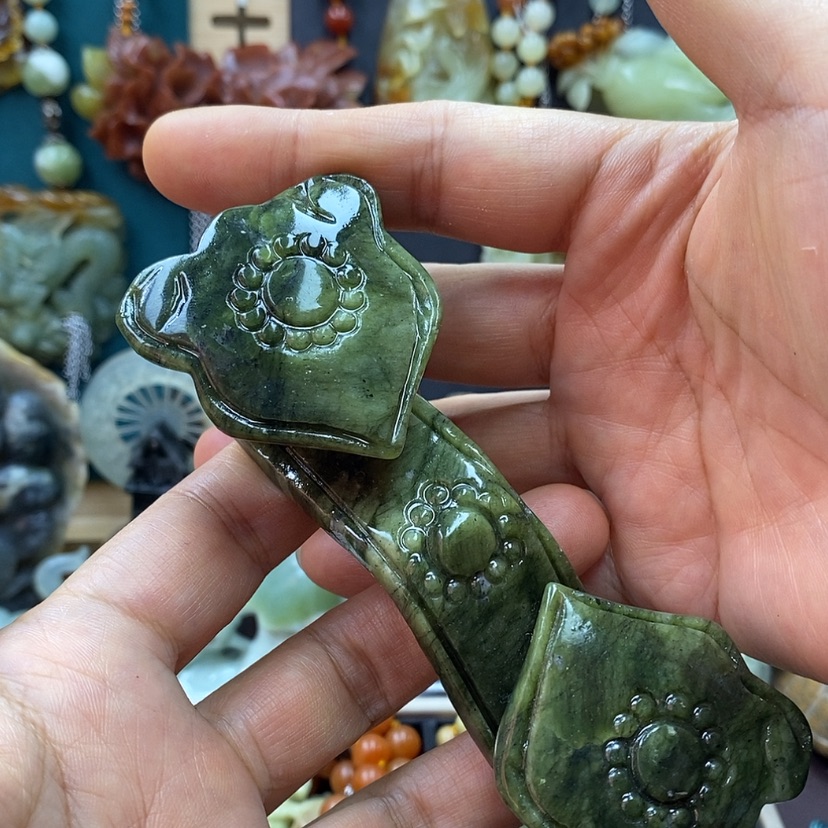 【闪购商品】蛇纹石玉手把件未镶嵌