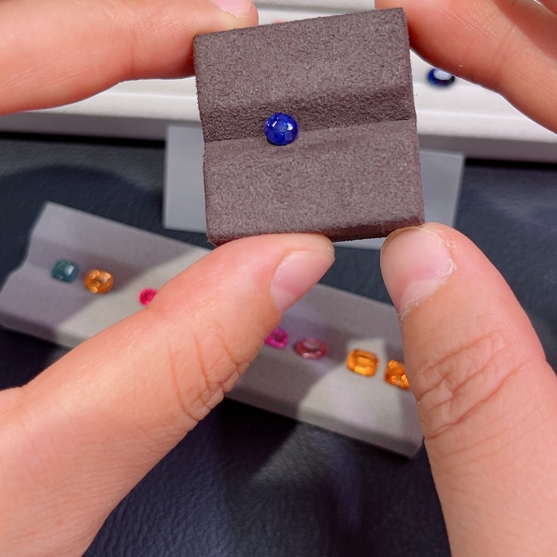 蓝宝石裸石0.67ct