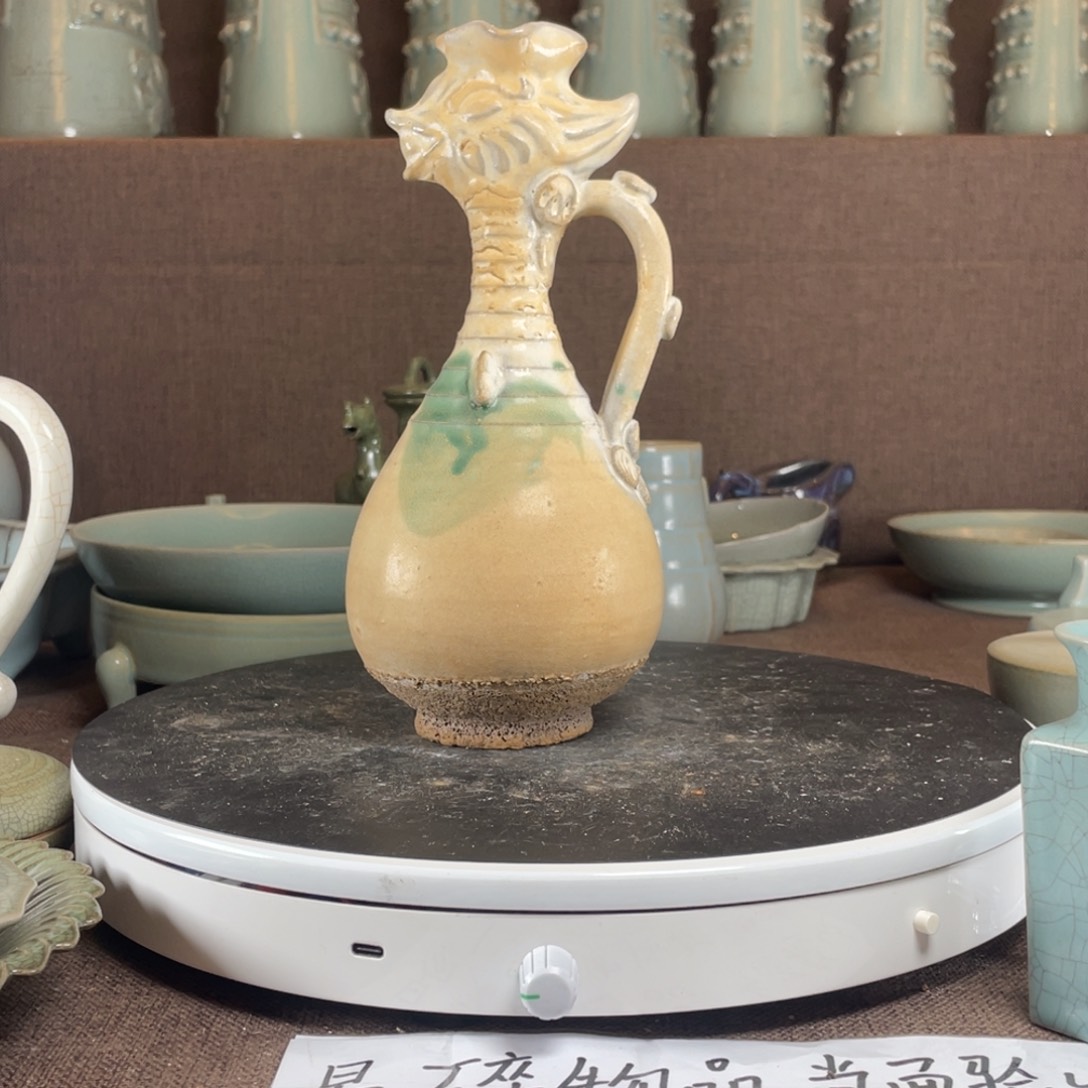 瓶唐白釉鸡首壶一个