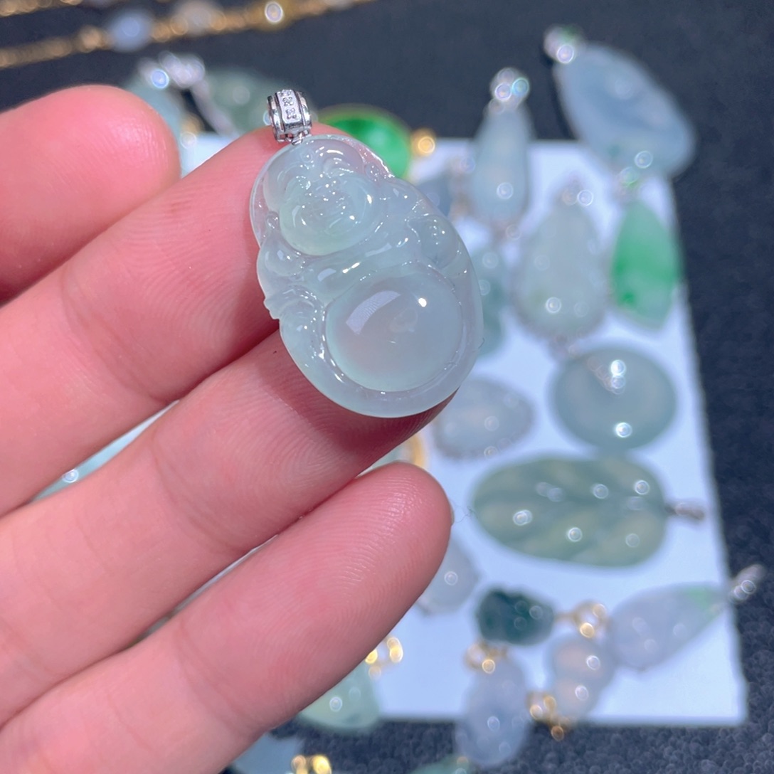 翡翠颈饰18K金镶嵌翡翠