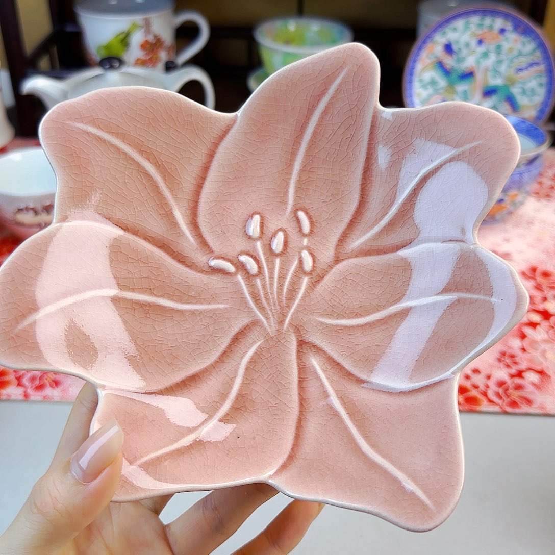 他家茶具瓷器真美！