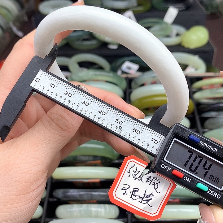 蛇纹石玉手镯未镶嵌577