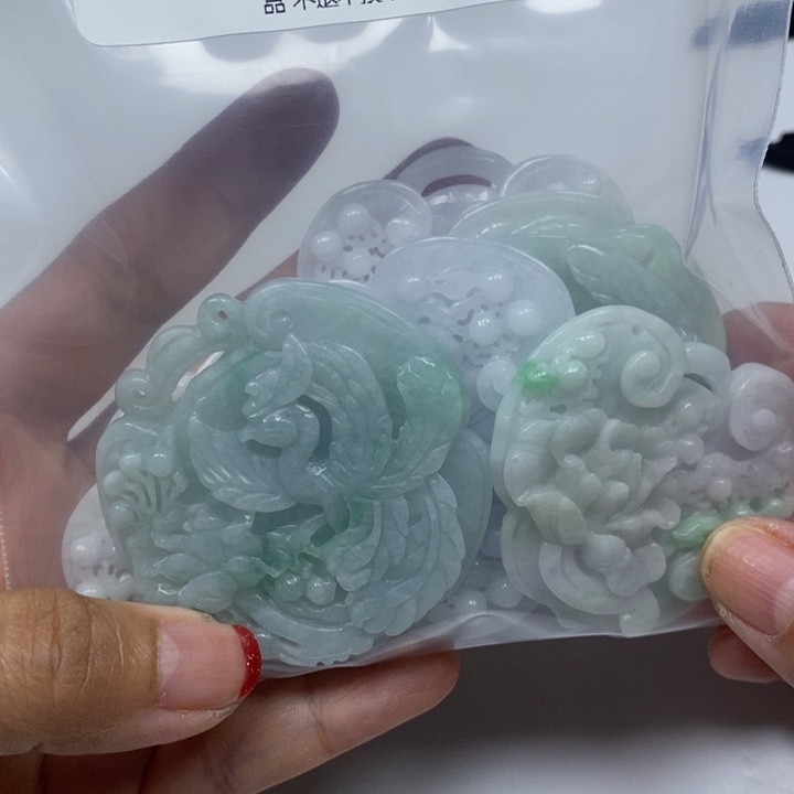 翡翠未镶嵌颈饰兖****师