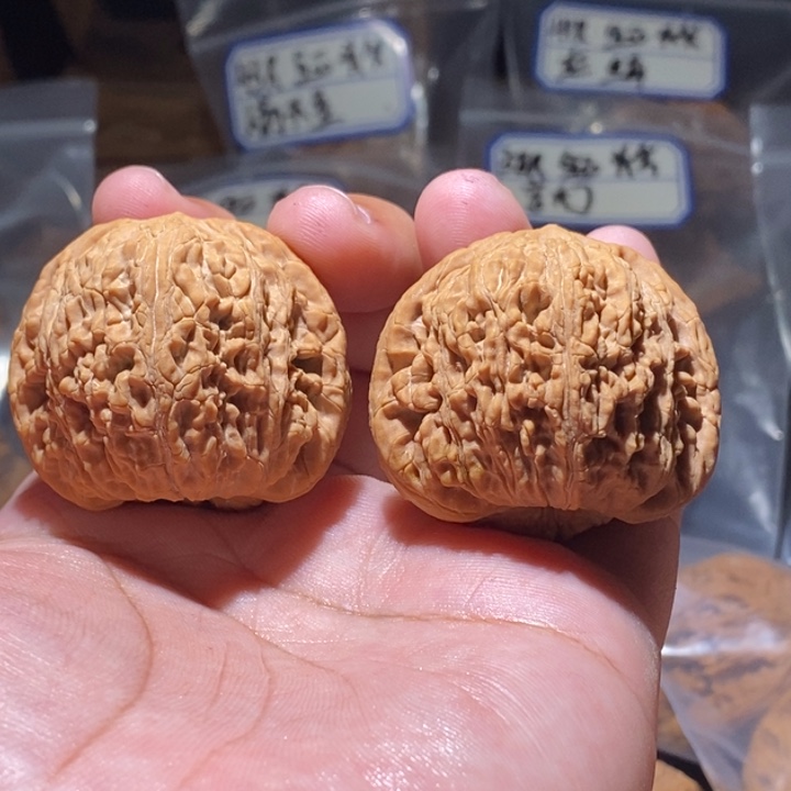 㞮***孞吊坠文玩核桃41全品绣球