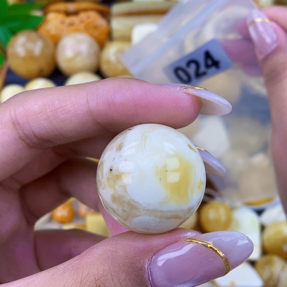 未镶嵌琥珀珠宝奇石24.7 粉