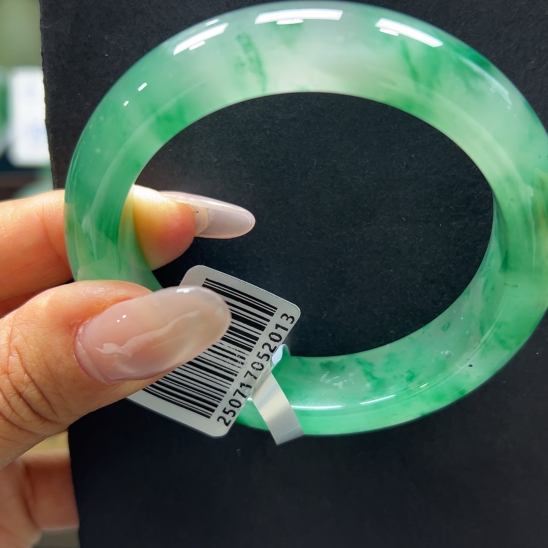 顺***号石英质玉未镶嵌手镯