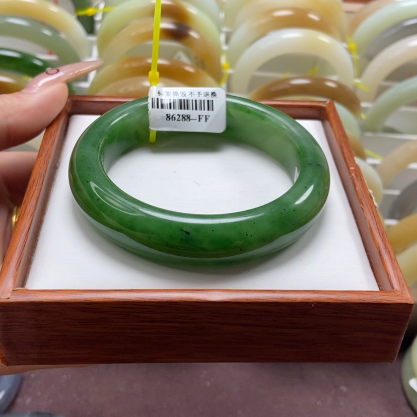 【闪购商品】和田玉手镯未镶嵌和田玉57
