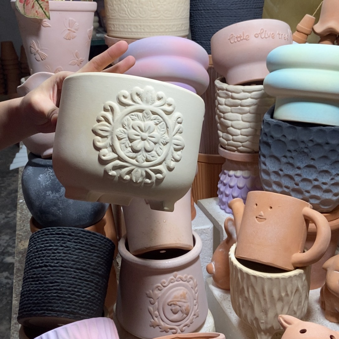 17×13白陶三脚雕花 粗陶1个