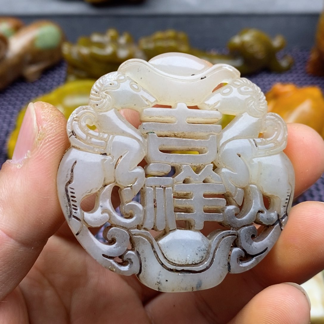 蛇纹石玉颈饰未镶嵌