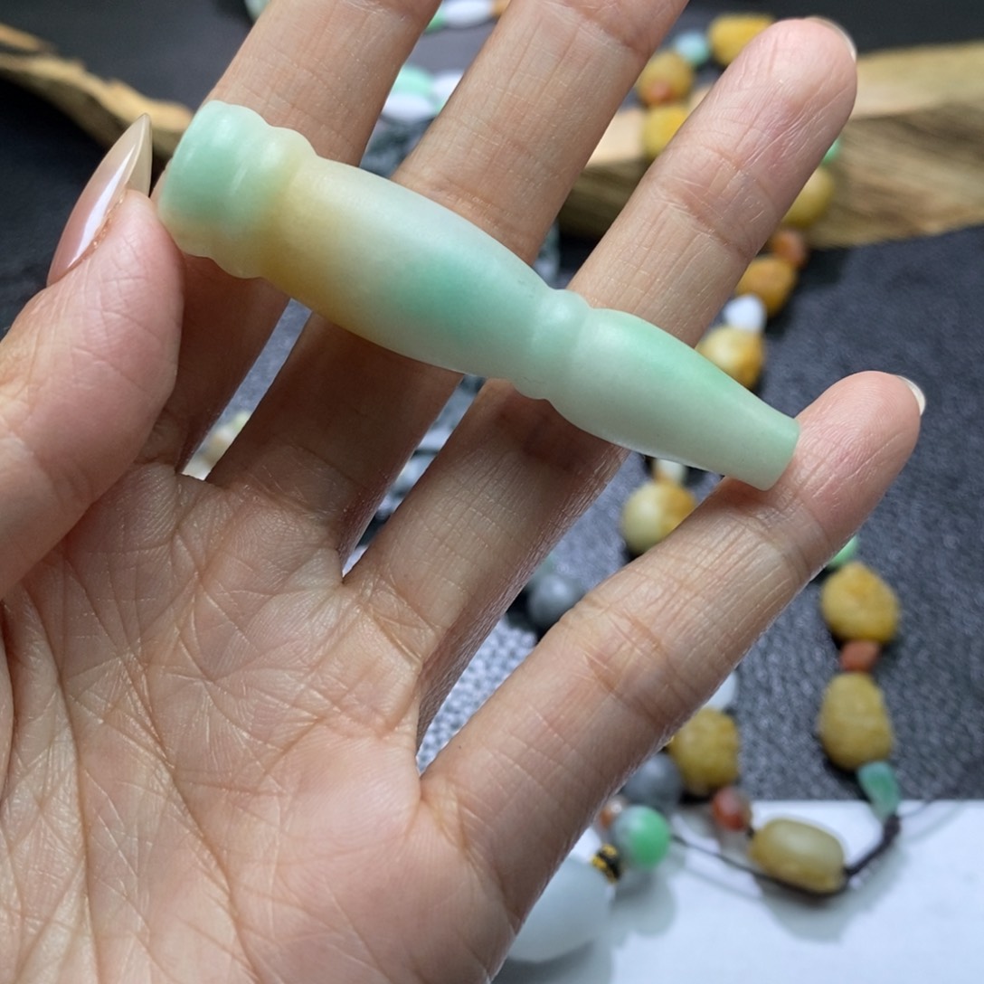 定制翡翠未镶嵌烟嘴