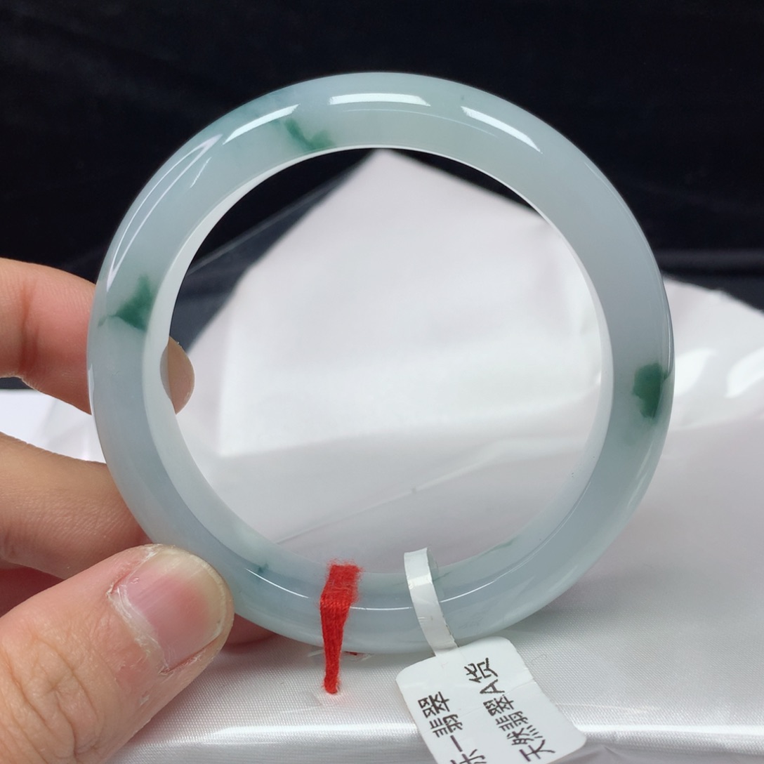 翡翠手镯（圆镯）未镶嵌54.5