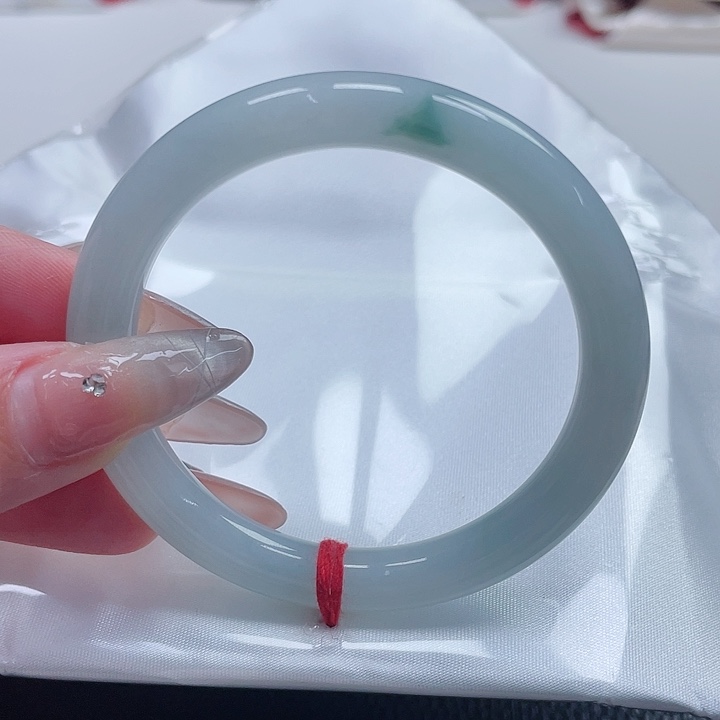 翡翠手镯未镶嵌缅甸