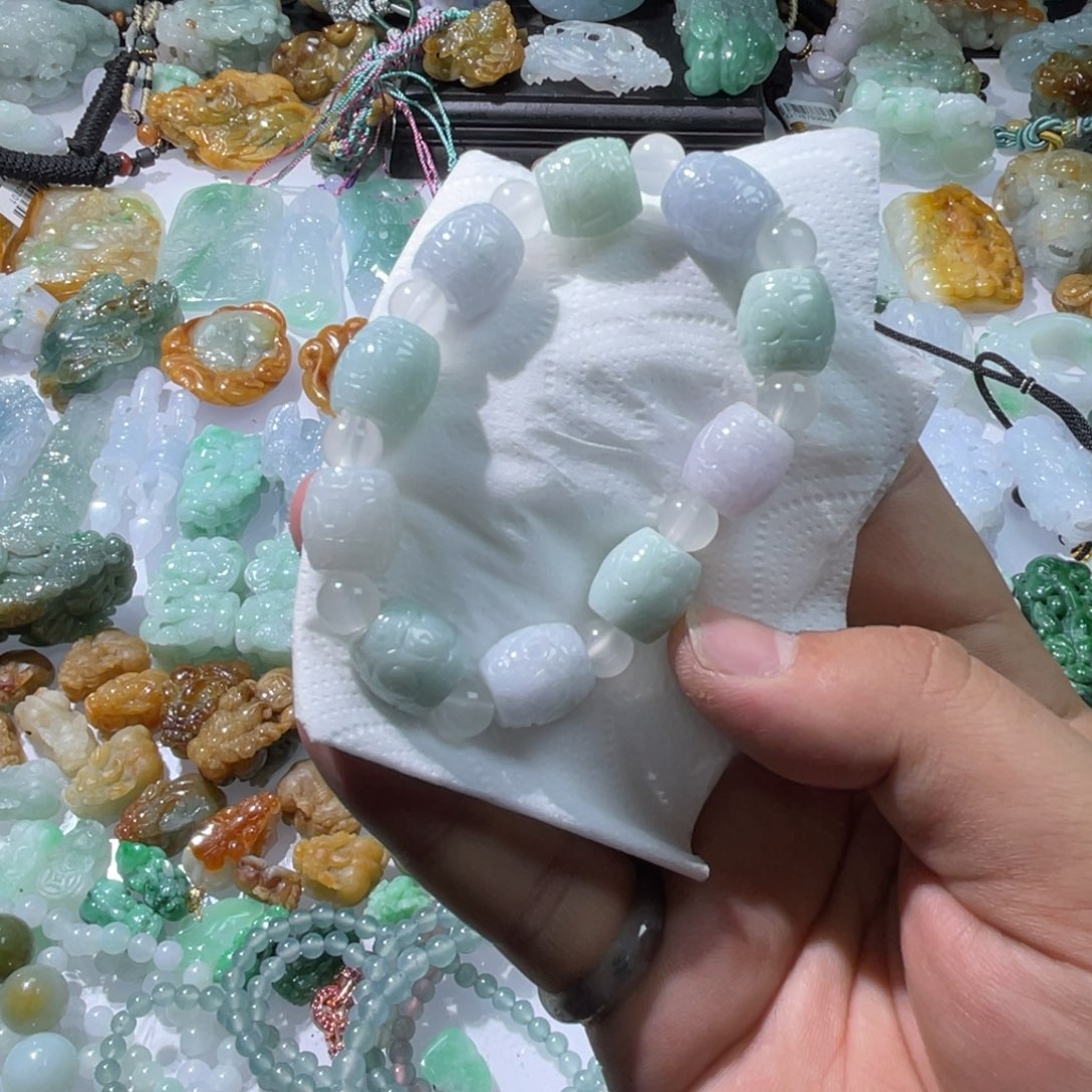 翡翠颈饰未镶嵌天然