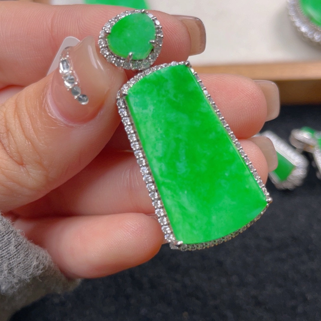 翡翠颈饰银S925镶嵌b h h j h