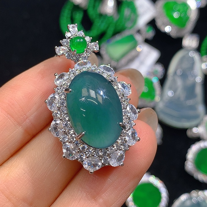 翡翠颈饰未镶嵌翡翠