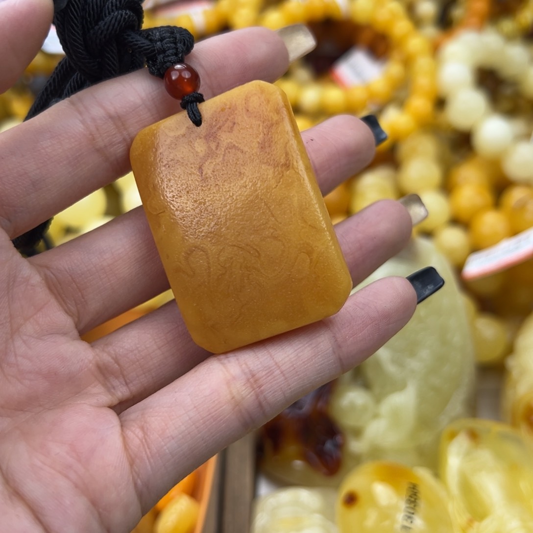 琥珀珠宝奇石未镶嵌