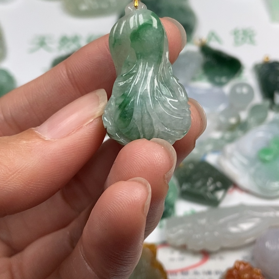 都***堰翡翠未镶嵌颈饰翡翠