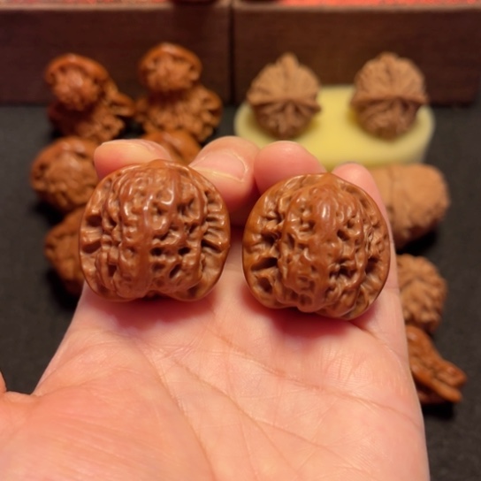 文玩核桃吊坠野狼