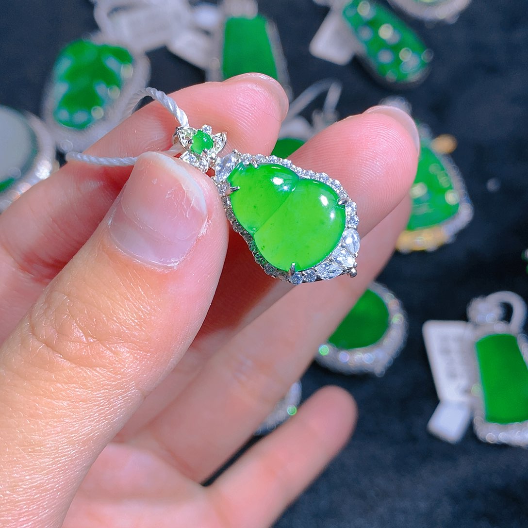 翡翠颈饰银S925镶嵌吊坠