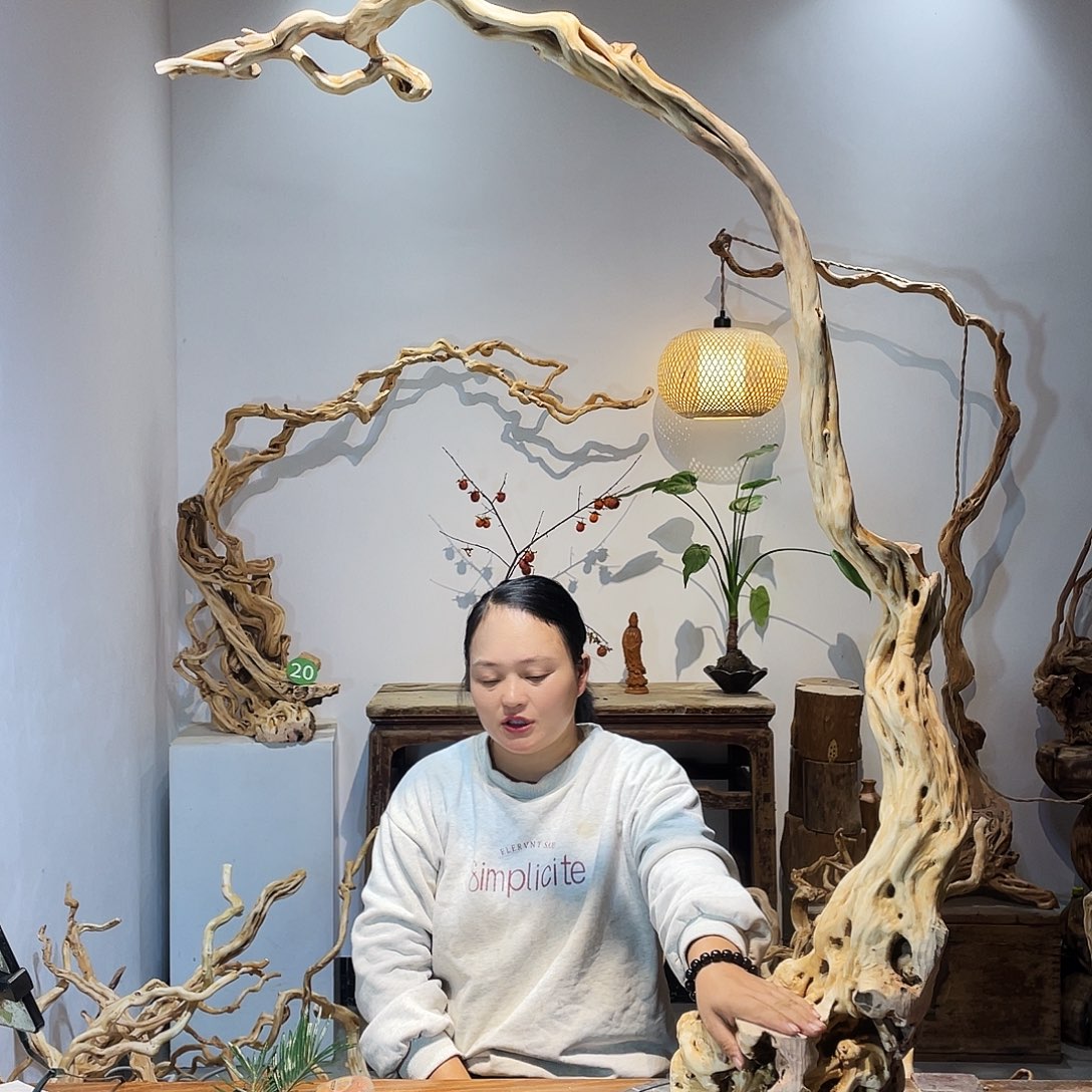 钟***品天然根雕陶制艺术品
