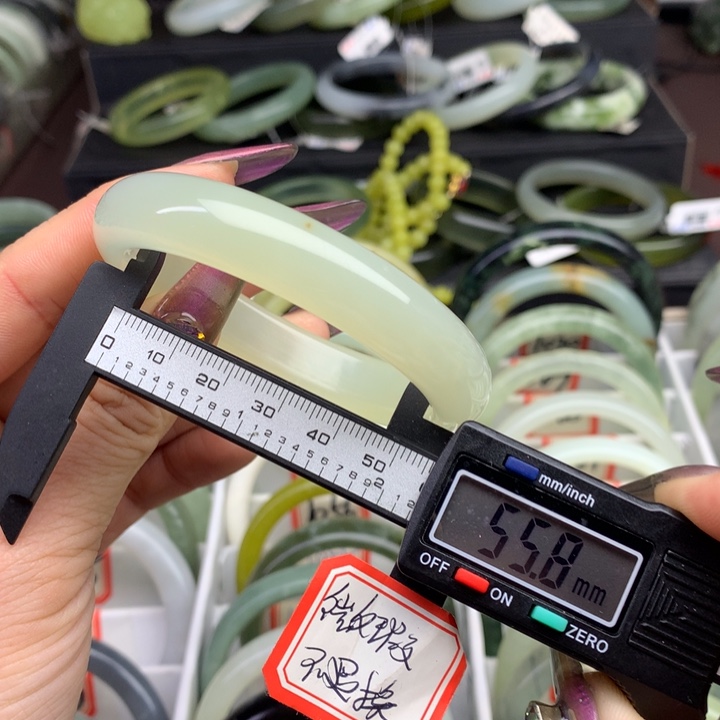 蛇纹石玉手镯未镶嵌1043