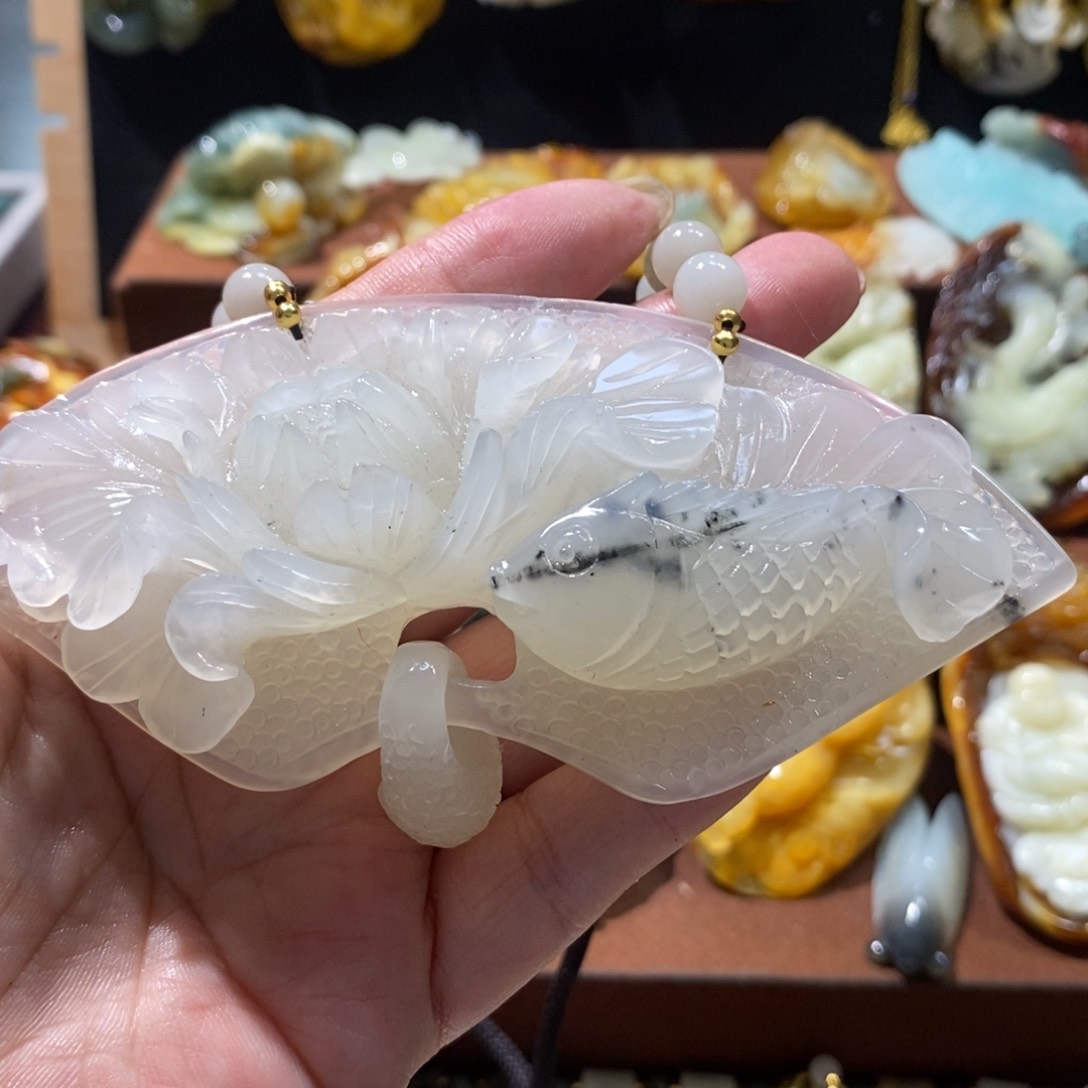 蛇纹石玉未镶嵌颈饰