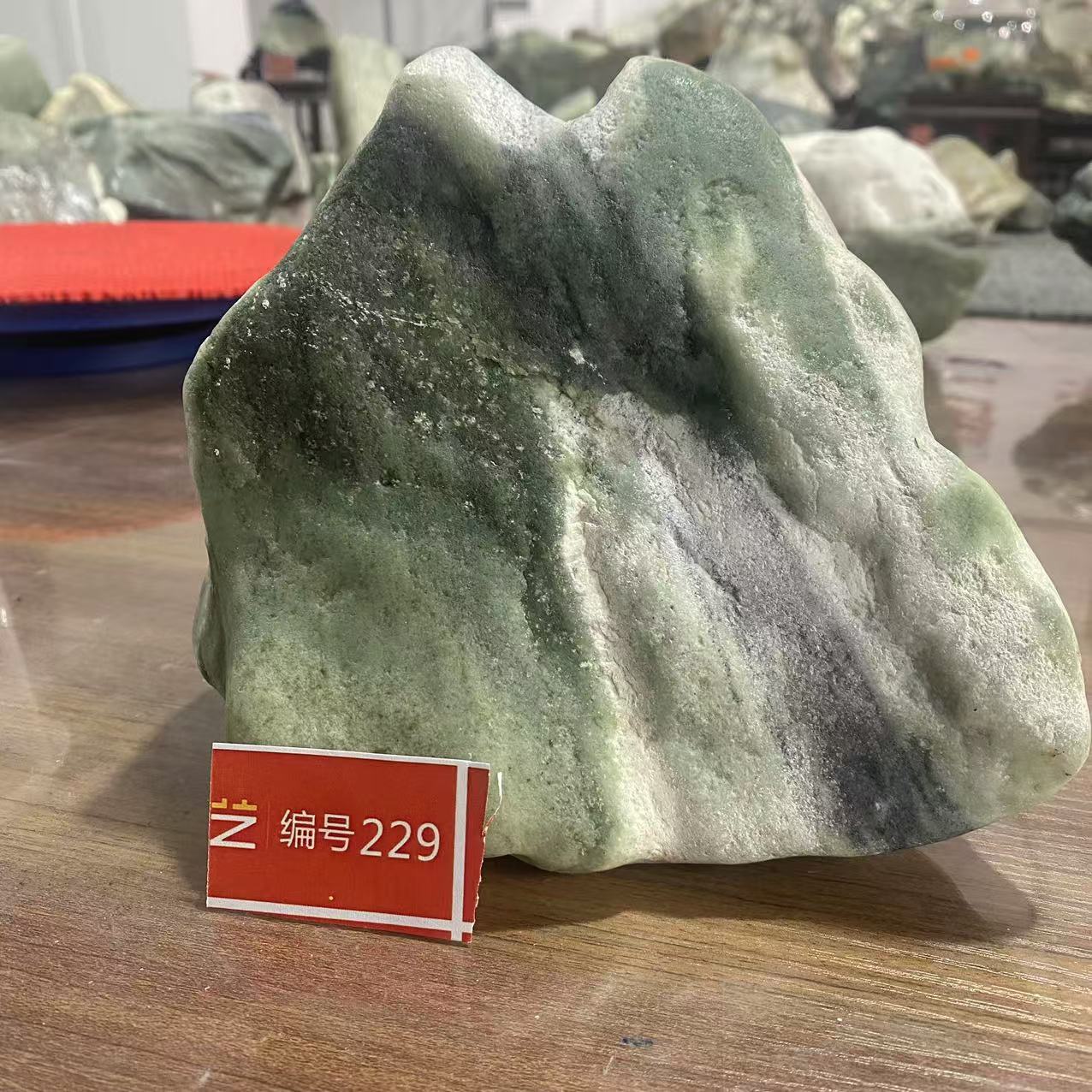新疆玉料原石发一件编号229