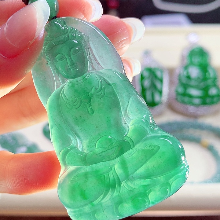 翡翠颈饰未镶嵌天然