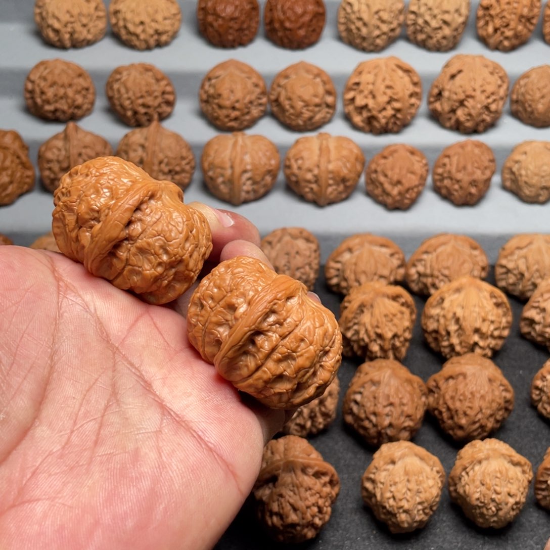 文玩核桃吊坠45血麒麟元宝