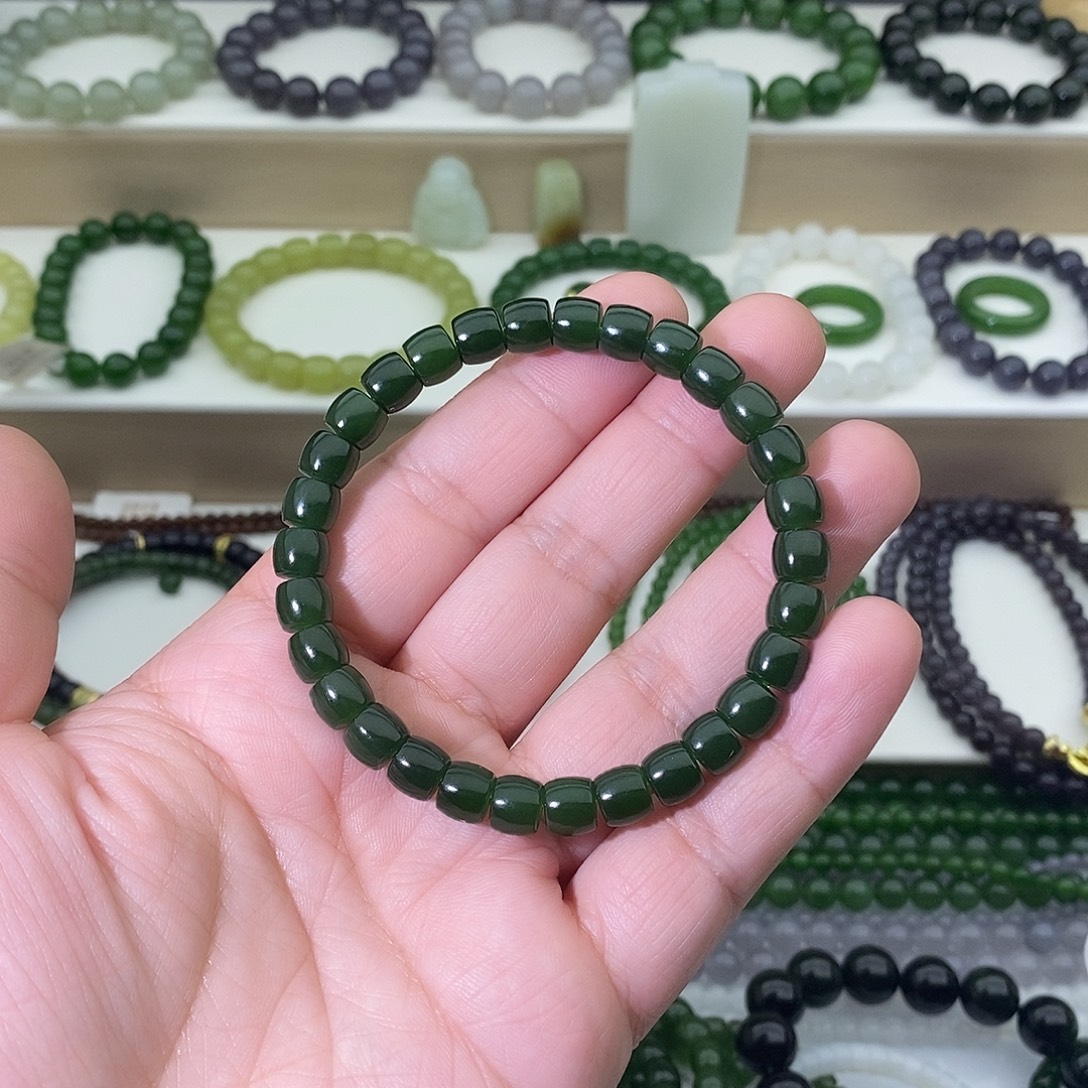 o***万和田玉未镶嵌手链