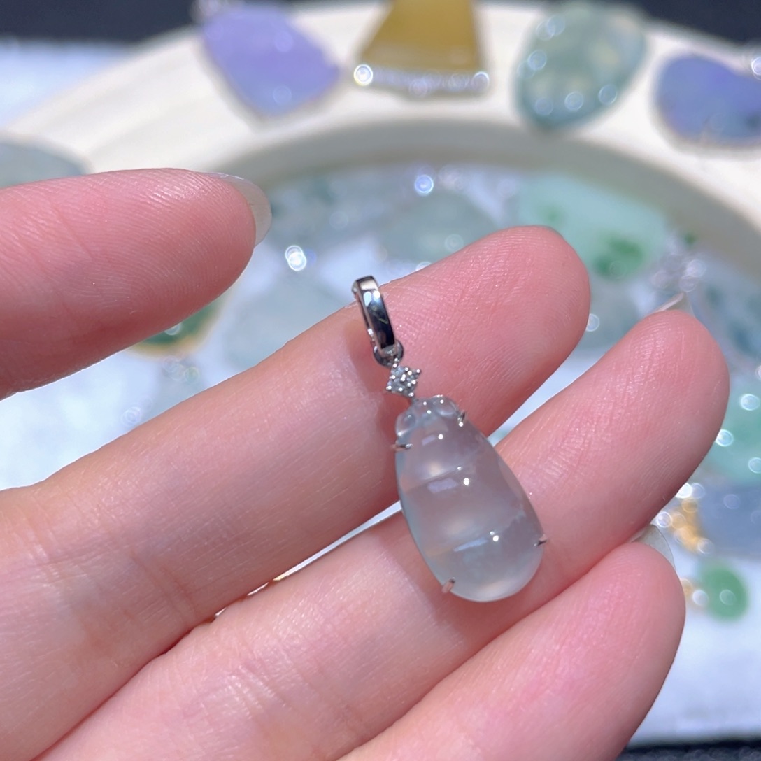 翡翠18K金镶嵌颈饰翡翠