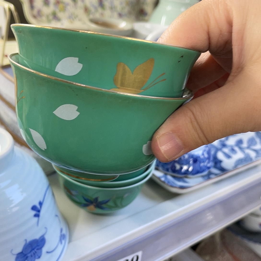 瓷片幸*哈哈哈我在床下躺在你