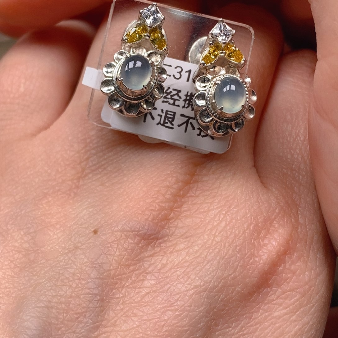 翡翠颈饰未镶嵌翡翠蛋面