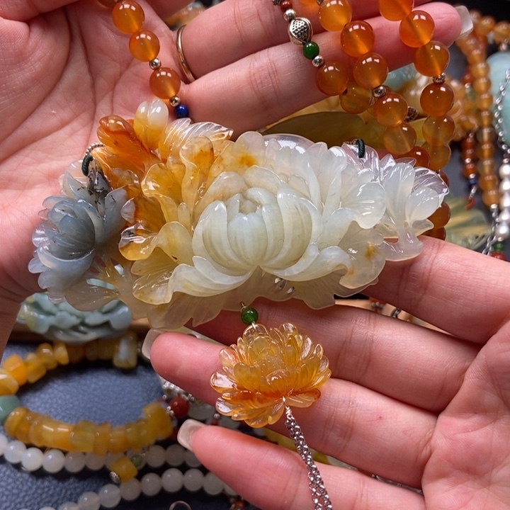 蛇纹石玉挂件合金6****坊